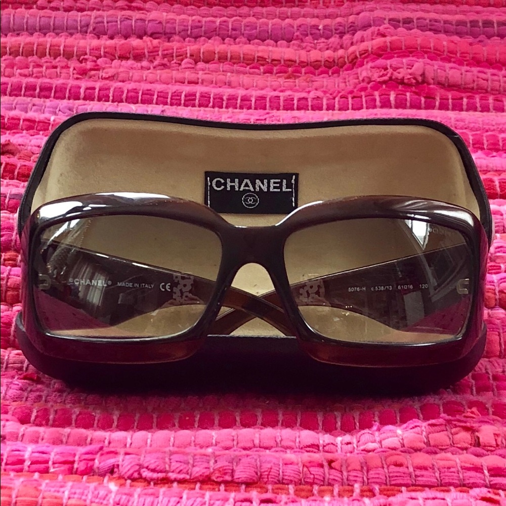 VINTAGE CHANEL BROWN MOTHER OF PEARL SUNGLASSES🌸